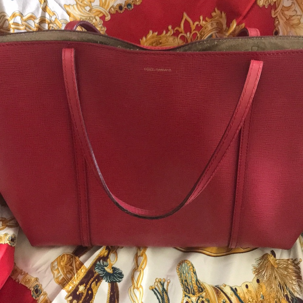 Dolce & Gabbana “Dauphine Escape” Red Tote - Picture 4 of 8